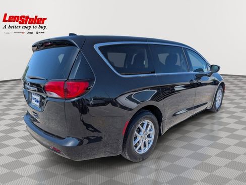 Used 2023 Chrysler Voyager LX FWD image 5