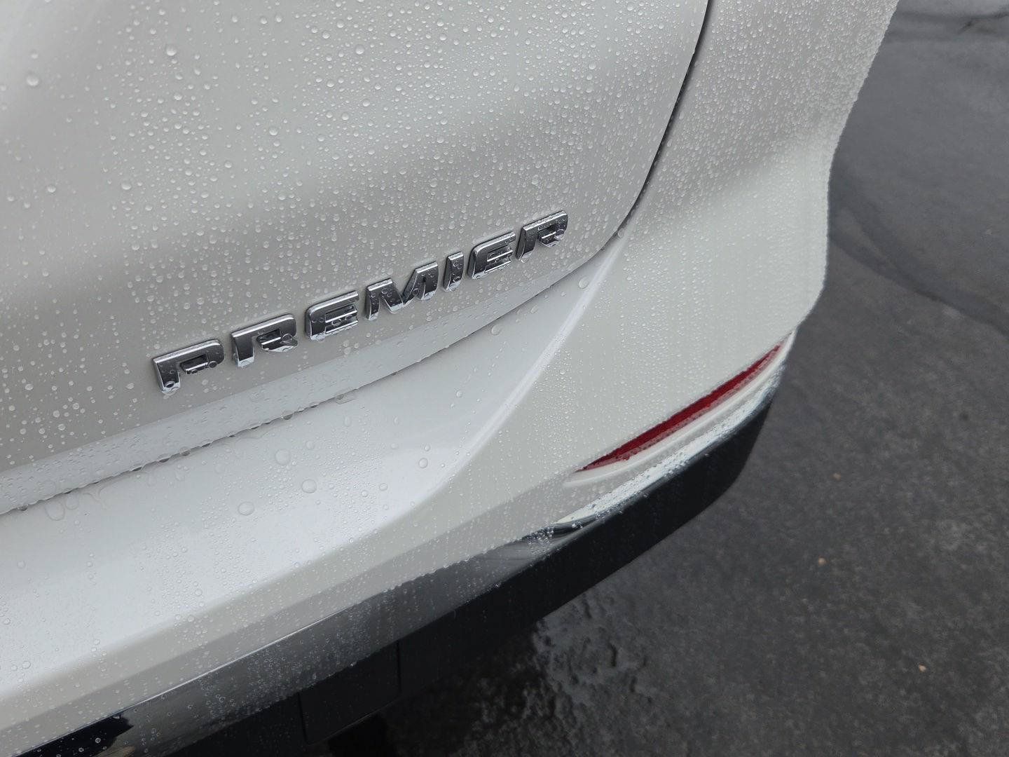 Used 2021 Chevrolet Equinox Premier FWD image 4