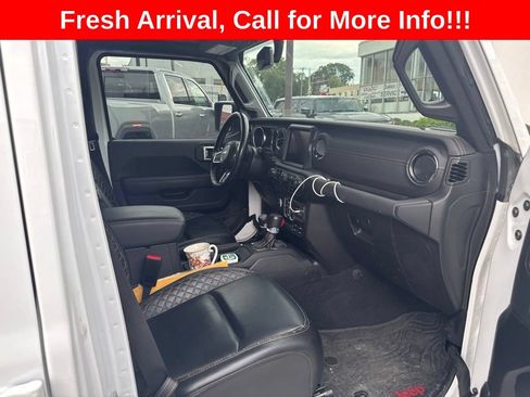 Used 2022 Jeep Wrangler Unlimited Sahara AWD/4WD image 12
