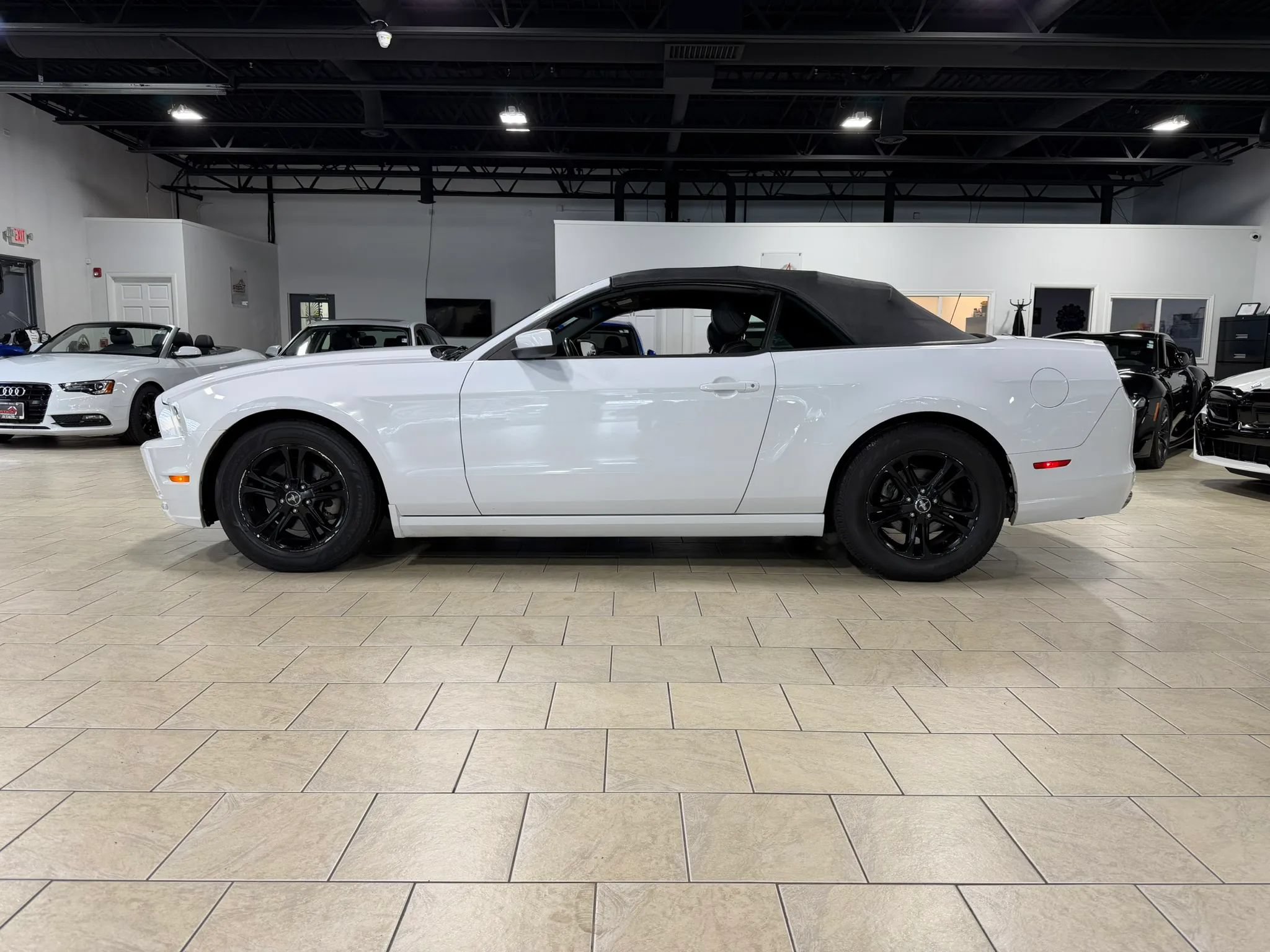 Used 2014 Ford Mustang Premium RWD image 27