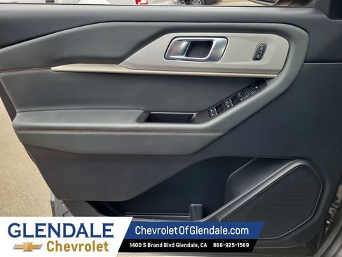 Used 2025 Ford Explorer Active RWD image 37