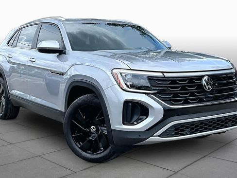 Used 2024 Volkswagen Atlas Cross Sport SE FWD image 3