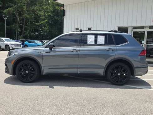 Used 2022 Volkswagen Tiguan SE R-Line AWD/4WD image 2