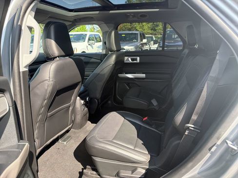 Used 2024 Ford Explorer Limited w/ Equipment Group 301A AWD/4WD image 13