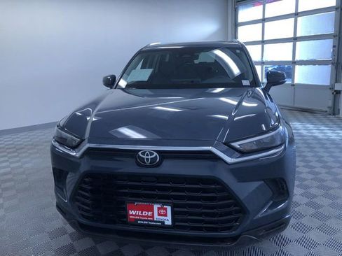 Used 2025 Toyota Grand Highlander AWD image 16