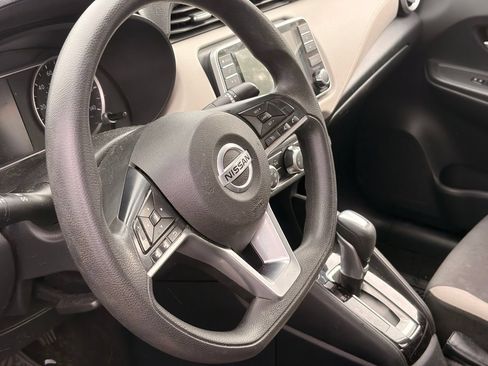 Used 2021 Nissan Versa SV FWD image 8