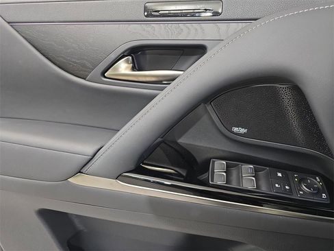 Certified 2025 Lexus LX 600 4WD w/ Luxury Package image 30