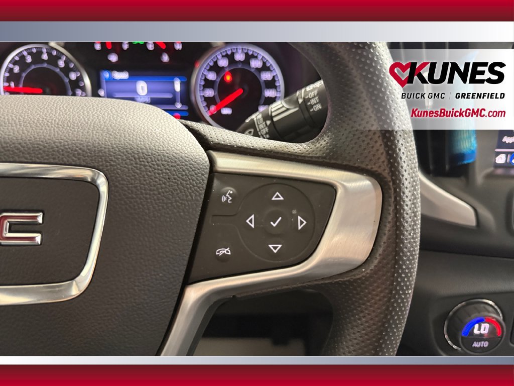 Used 2024 GMC Terrain SLE w/ Driver Convenience Package FWD image 18