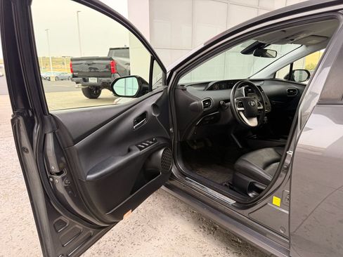 Used 2017 Toyota Prius Three Touring FWD image 13