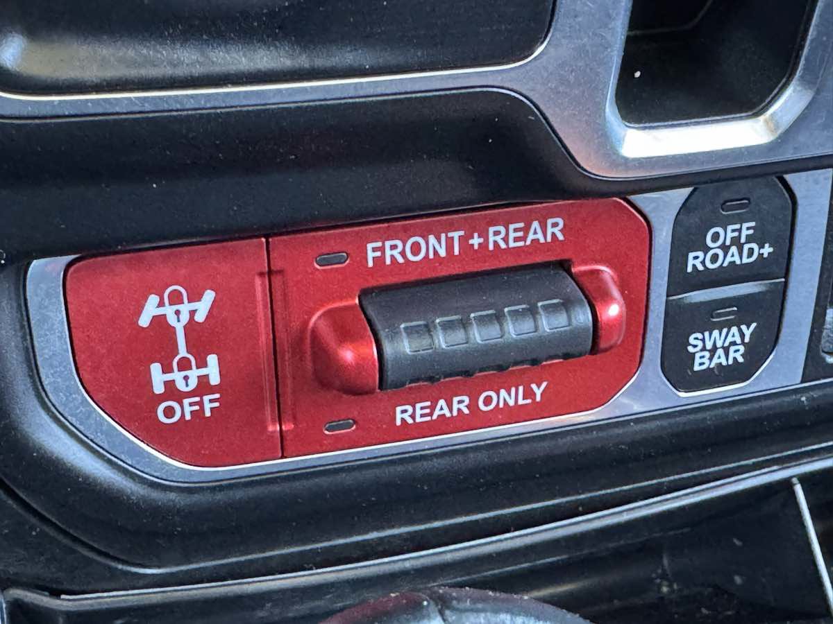 Used 2020 Jeep Gladiator Rubicon AWD/4WD image 39