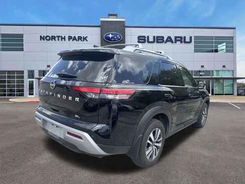 Used 2024 Nissan Pathfinder SL w/ Cargo Package FWD image 3