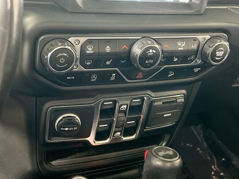 Used 2021 Jeep Wrangler Unlimited Sahara AWD/4WD image 16