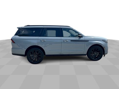 Used 2025 Lincoln Navigator Reserve w/ Jet Appearance Package AWD/4WD image 10
