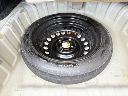 Used 2019 Nissan Versa SV w/ SV Special Edition Package image 10