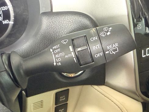 Used 2023 Lexus GX 460 Premium w/ Accessory Package AWD/4WD image 29