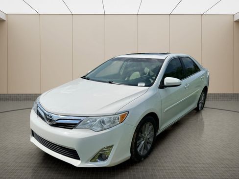Used 2013 Toyota Camry XLE FWD image 2