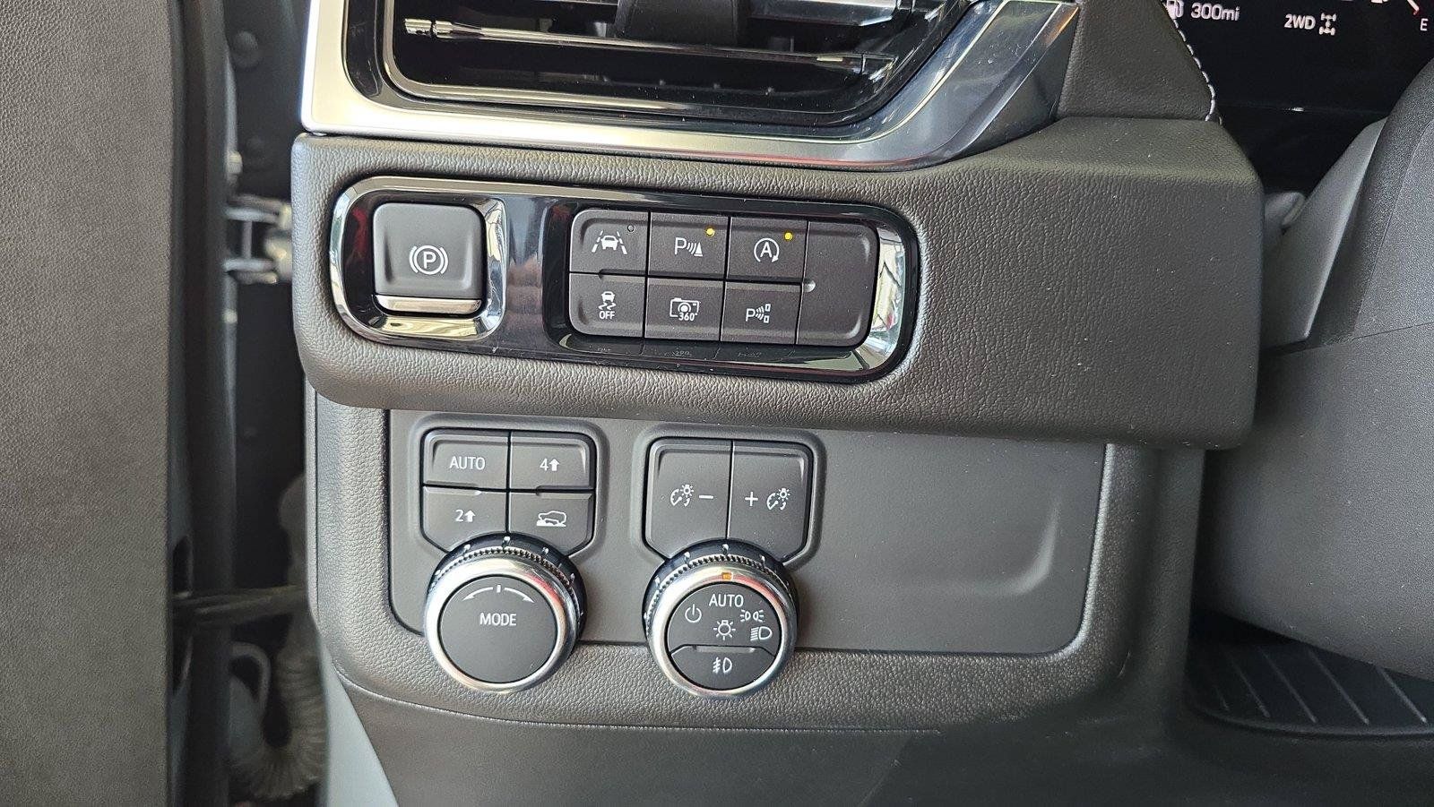 Used 2025 GMC Yukon Denali AWD/4WD image 27