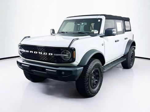 Used 2022 Ford Bronco Wildtrak image 3