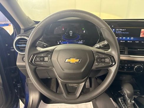 Used 2024 Chevrolet Trax LT FWD image 18