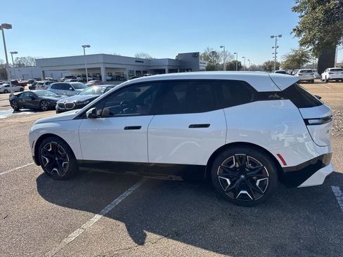 Used 2023 BMW iX xDrive50 w/ Premium Package image 8