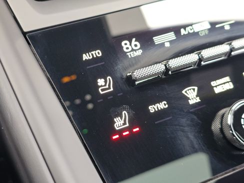 New 2026 Porsche Macan 4 Electric image 24