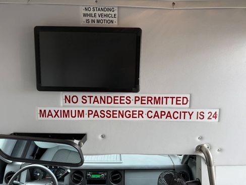 Used 2014 Ford F550 4X2 2dr Regular Cab 140.8 200. image 38