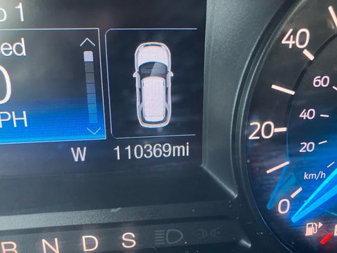 Used 2017 Ford Explorer XLT FWD image 15