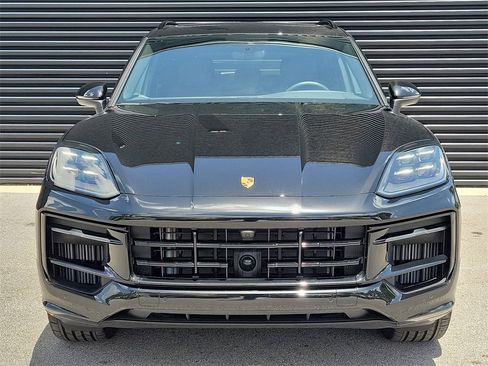 Used 2025 Porsche Cayenne image 10