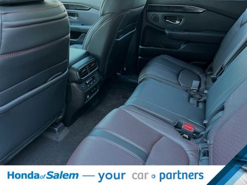 New 2025 Honda Pilot Black Edition image 4