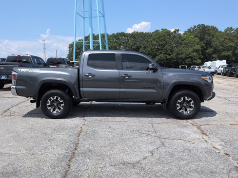 Used 2020 Toyota Tacoma TRD Off-Road AWD/4WD image 2