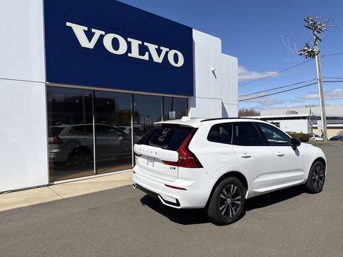 Certified 2025 Volvo XC60 B5 Core image 5