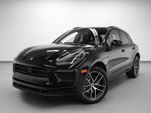 Certified 2026 Porsche Macan AWD/4WD image 6