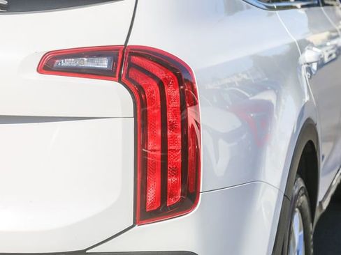 Certified 2022 Kia Telluride LX image 11