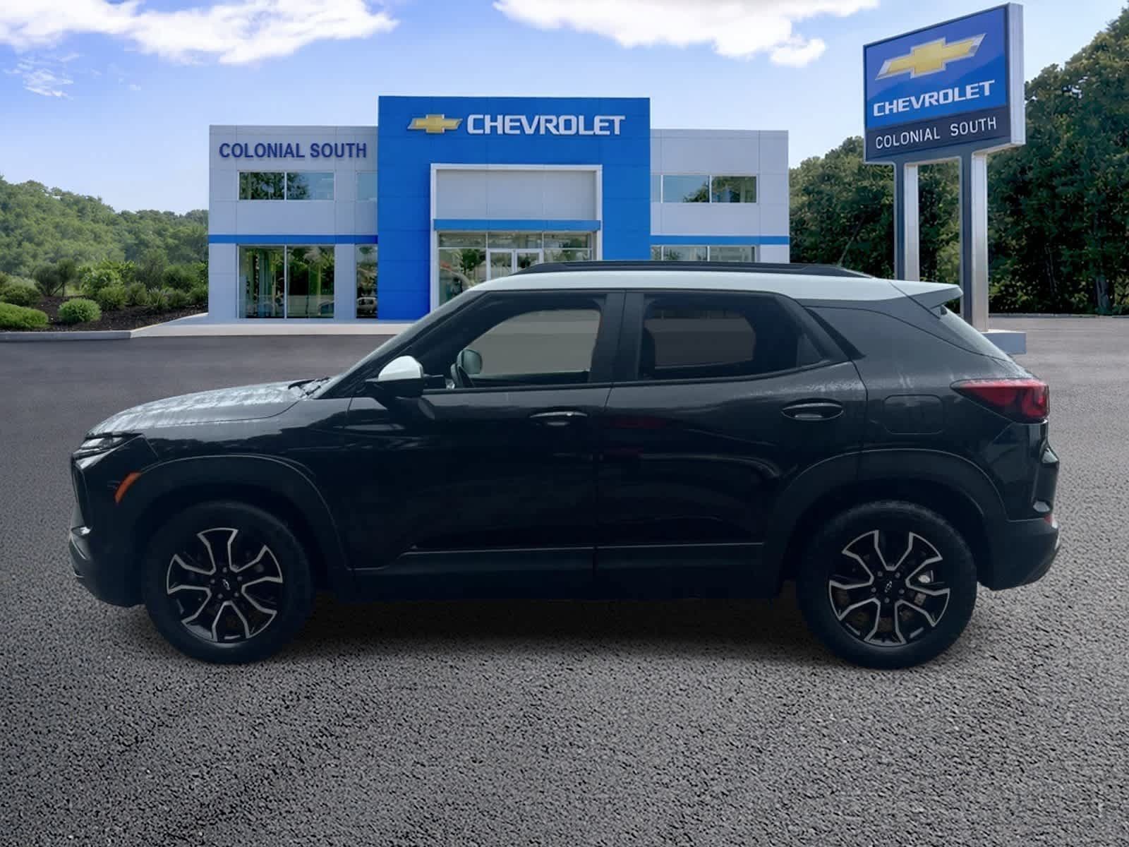 Used 2025 Chevrolet TrailBlazer ACTIV w/ Convenience Package FWD image 3