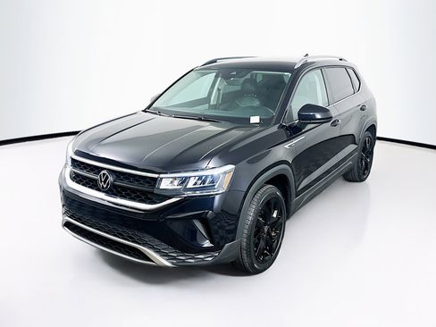 Used 2023 Volkswagen Taos SE w/ Black Wheel Package FWD image 3
