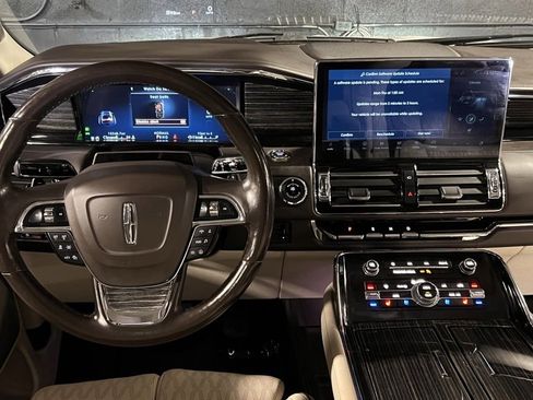 Used 2022 Lincoln Navigator Black Label image 21