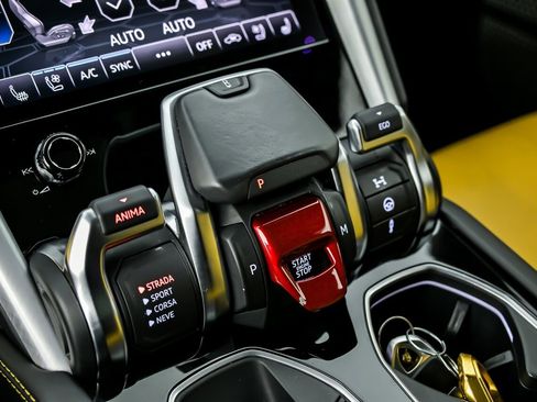 Used 2019 Lamborghini Urus AWD/4WD image 31
