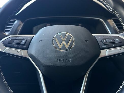 Used 2023 Volkswagen Tiguan SE w/ Panoramic Sunroof Package FWD image 25