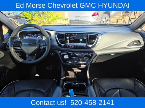 Used 2025 Chrysler Pacifica Limited FWD image 15