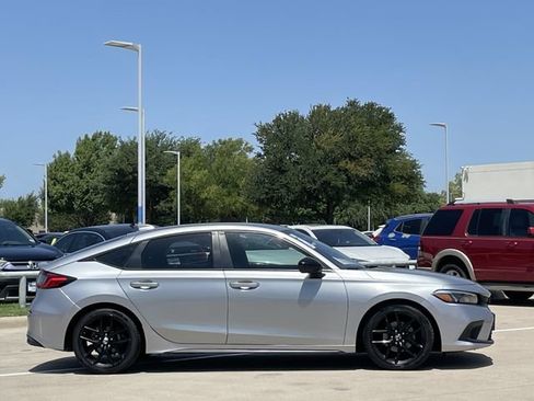Used 2024 Honda Civic Sport image 3