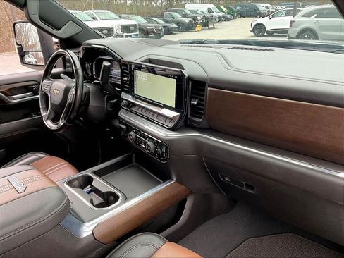 Used 2024 Chevrolet Silverado 2500 High Country w/ High Country Premium Package image 13