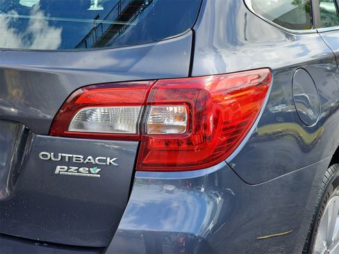 Used 2017 Subaru Outback 2.5i image 11