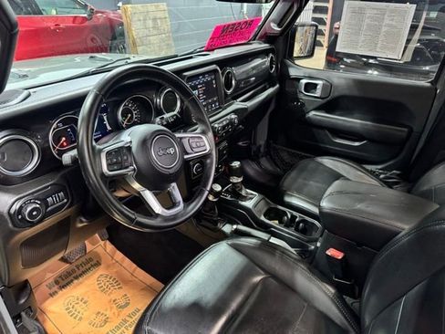 Used 2020 Jeep Wrangler Unlimited Sahara image 12