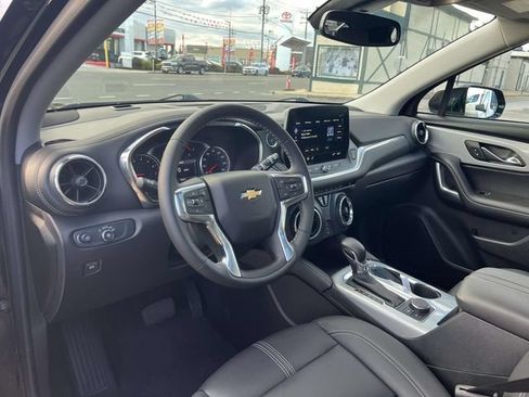Used 2025 Chevrolet Blazer LT FWD image 24