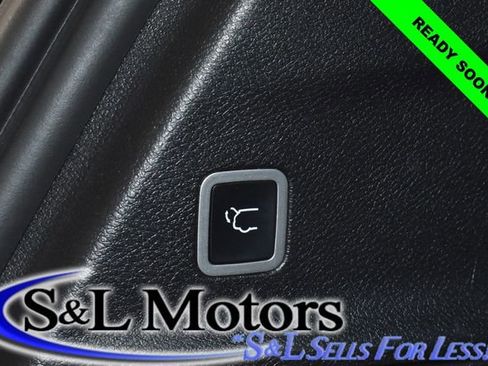 Used 2025 Chrysler Pacifica Select FWD image 32