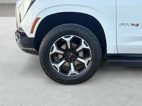 Certified 2025 GMC Yukon AT4 w/ AT4 Premium Package AWD/4WD image 22