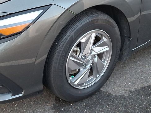 Used 2025 Hyundai Elantra SE FWD image 10
