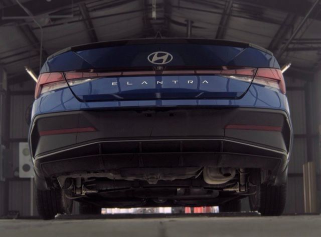 Used 2025 Hyundai Elantra Sport FWD image 4
