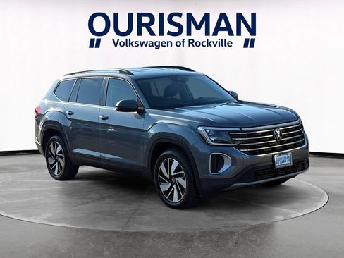 Used 2025 Volkswagen Atlas SE AWD/4WD image 1