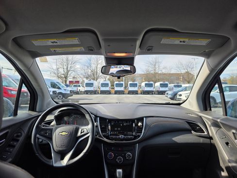Used 2019 Chevrolet Trax LT w/ LT Convenience Package image 10
